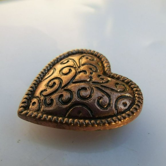 Older Style Copper Heart Brooch With Unique Patterns - Picture 2 of 6